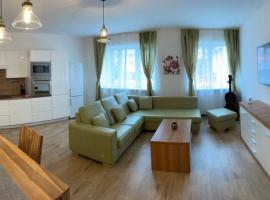 Newly renovated 2 rooms apartment downtown Nitra, hotelli kohteessa Nitra