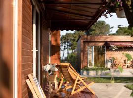 Cottages in Kaprovani "Family nest", hotel i Ureki