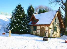 Swansea में, होटल Snow Whites House - Farm Park Stay with Hot Tub