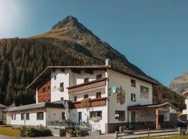 Hotel Alpina