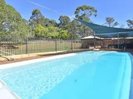 Blaxlands Homestead - Nothing is closer opposite Hope Estate with Wifi and Pool plus Fireplace