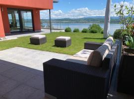 Villa au bord du lac de Morat avec vue imprenable, dovolenkový prenájom v destinácii Bellerive