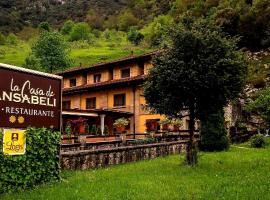 Logis Hotel Restaurante La Casa de Juansabeli, hotel di Arenas de Cabrales