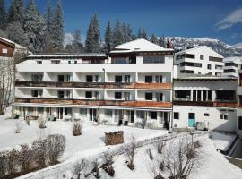 Hotel Haus am Waldrand, apartamento en Flims