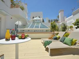 Plaza Mina Suites - Adults Recommended by Luxury Suites Cadiz: Cádiz şehrinde bir plaj oteli