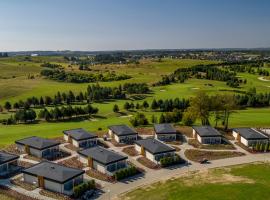 Bungalows at Sierra Golf Resort, hôtel avec piscine à Wejherowo