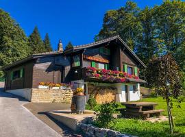 Chalet en pleine nature avec Spa, chalet de montaña en Le Locle