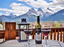 Stoneridge Mountain Resort Condo managed by Little Sister Getaways, hotel con alberca en Canmore