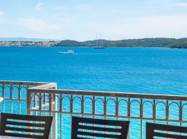 Apartments More, hotel in Trogir