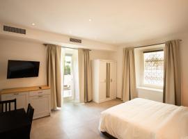 ALPENCITY SUITES, hotel v mestu Trento