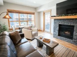 Spring Creek Luxury King One Bedroom at White Spruce Lodge