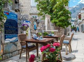 Luxury Rooms Palace B&B, hotell i Makarska