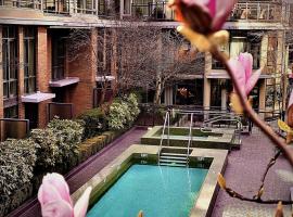 L'Hermitage Hotel, hotel amb aparcament a Vancouver