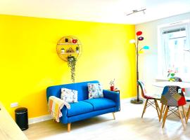 Modern townhouse, Sleeps 4 with parking, hotel v Wakefieldu