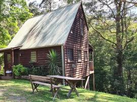 Hidden Haven Barrington Tops, фермерський будинок у місті Cobark