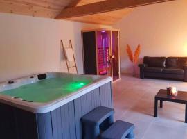 Magnifique maison ardennaise avec Sauna & Jacuzzi – hotel w mieście Houffalize