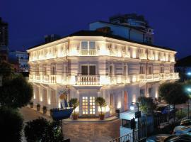 Giulia Albérgo Hotel: Dıraç şehrinde bir otel