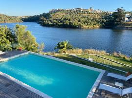 Montes de Charme (AL 6288), hotel con piscina a Avis