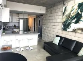 Modern 2 Bdrm w/Parking in the Heart of Hillcrest