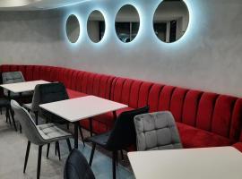 Red Cube Hotel, hotel sa Kamianets-Podilskyi