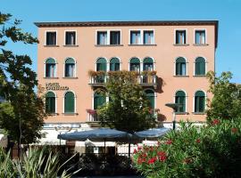 Hotel Cristallo, hotel en Lido de Venecia