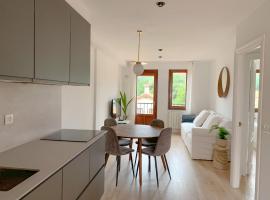 ACOGEDOR APARTAMENTO CON TERRAZA Y PARKING Publico EN COMILLAS, hotelli kohteessa Comillas