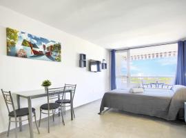 Apartment with sea view, hotel di Playa Fanabe