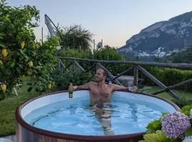 Suite Lia - Private Room with garden and tub close to Villa Eva e Cimbrone, Ravello