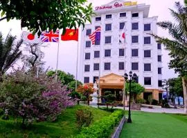 Thông Đỏ Hotel