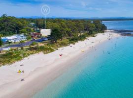 Beachfront Luxury by Experience Jervis Bay, hotel de lux din Huskisson