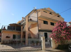 Guest House Lorenta, hotel a Vodice