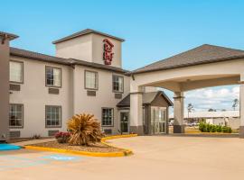 Red Roof Inn & Suites Lake Charles, мотель в городе Лейк-Чарльз