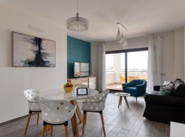 La Guirra में, होटल HomeForGuest Apartamento en residencia de lujo con terraza y piscina