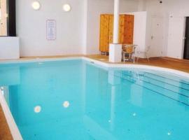 Apartment with Swimming Pool, apartamentai su virtuve Tenbyje