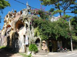 Crazy House, hotel v destinaci Da Lat