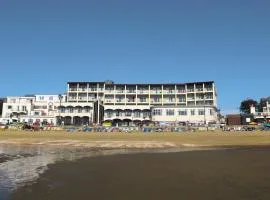 Sandringham Hotel - Seafront, Sandown - FREE Car Ferry