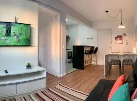 707- Apartamento Encantador, amplo e decorado, quarto, sala, cozinha, mobiliario moderno, cozinha completa com utensílios , Excelente vista da cidade e localização privelegiada no bairro Bigorrilho