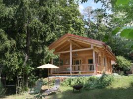 Blockhaus Chalet mit eigenem Badefass und Infrarotsauna auf der Terrasse – hotel z zapleczem golfowym 