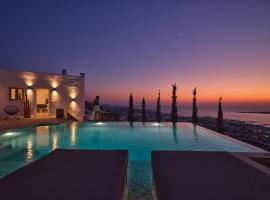 Infinity sea view hillside villa with private pool: Parikia şehrinde bir otel