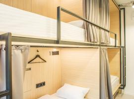 CAPSULE HOTEL & HOSTEL, אכסניה בחרקוב