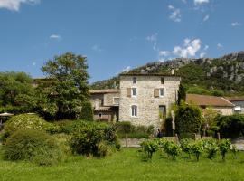 Restaurant et Chambres d'Hôtes La Ferme de Cornadel, hotel u gradu 'Anduze'