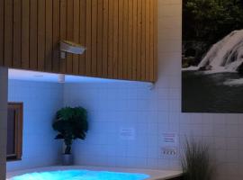 Etoile des Neiges Piscine Spa Sauna, hotel sa spa centrom u gradu 'Métabief'