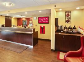 Red Roof Inn PLUS+ Washington DC - Alexandria, хотел в Александрия