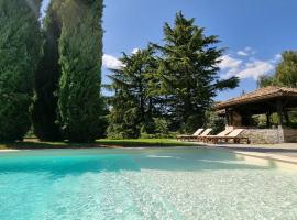 Agriturismo di Charme erbadoro, hotell med pool i Alvito