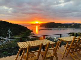 MY LODGE Naoshima, готель у місті Наосіма