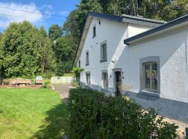 B&B Le Nid d'Hirondelle, hotel amb aparcament a Houffalize