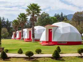 Hotel & Glamping Huasca Sierra Verde: Huasca de Ocampo şehrinde bir havuzlu otel