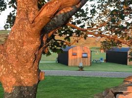 Castledarcy Glamping, smeštaj sa kuhinjom u gradu Lahinč