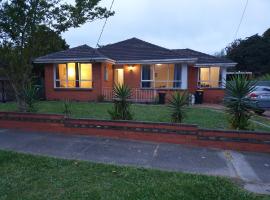 Homestay near Dandenong Plaza, hotel em Dandenong