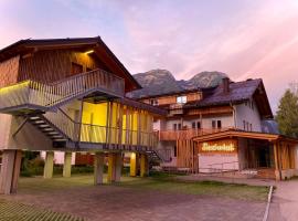 Seehotel am Hallstättersee modern rooms，位于上特劳恩的酒店